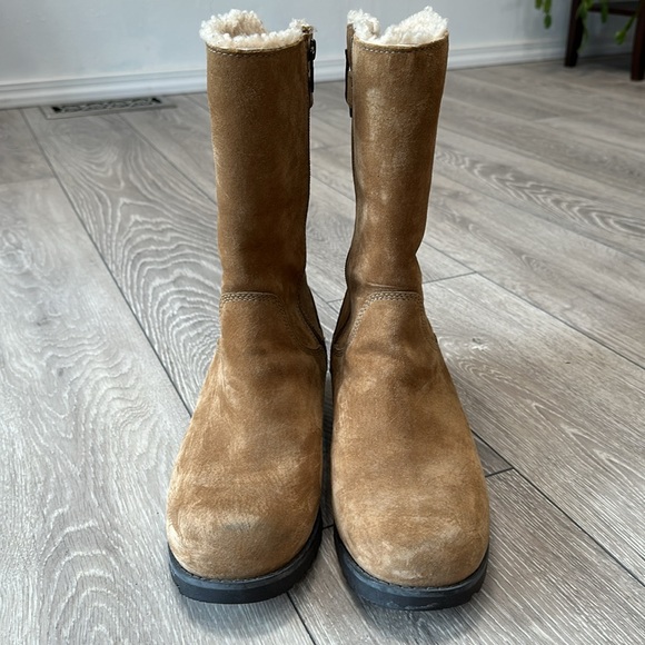 UGG Boots 👢 - Picture 3 of 10